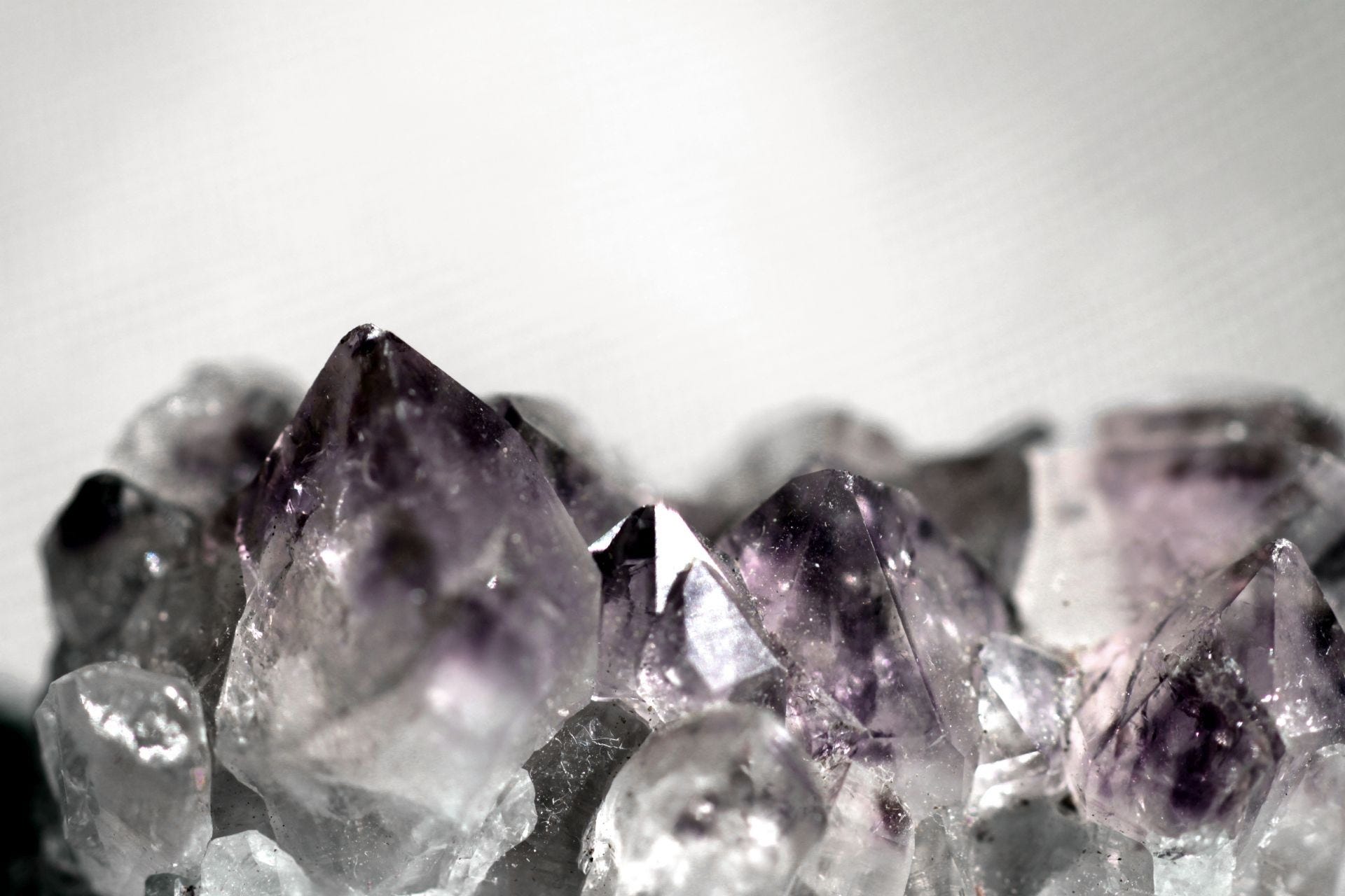 zarte Amethyst-Kristallspitzen
